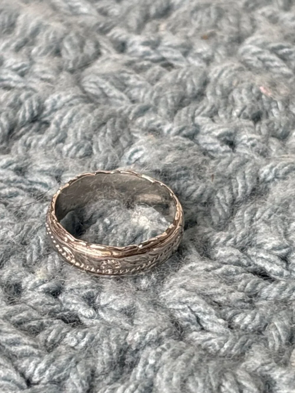 Silvertone Floral Scroll Patterned Ring Size 9.5 Some Metal Wear